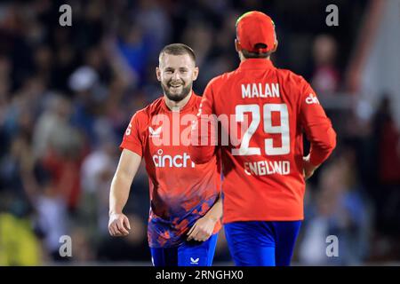 Gus Atkinson #37 of England feiert seinen vierten Wicket beim zweiten Vitality T20 International Match England vs New Zealand in Old Trafford, Manchester, Großbritannien, 1. September 2023 (Foto: Conor Molloy/News Images) Stockfoto