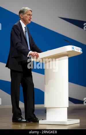 (161003) -- BIRMINGHAM, 3. Oktober 2016 () -- britischer Schatzkanzler Philip Hammond hielt eine Rede am zweiten Tag der Konservativen Parteikonferenz in Birmingham, England am 3. Oktober 2016. () BRITANNIEN-BIRMINGHAM-KONSERVATIVE PARTEI KONFERENZTAG ZWEI Xinhua PUBLICATIONxNOTxINxCHN Birmingham OCT 3 2016 britischer Schatzkanzler Philip Hammond hielt eine Rede AM zweiten Tag der Konservativen Partei Konferenz in Birmingham England AM 3. Oktober 2016 Britannien Birmingham Conservative Party Conference Day zwei XINHUA PUBLICATIONxNOTxINxCHN Stockfoto