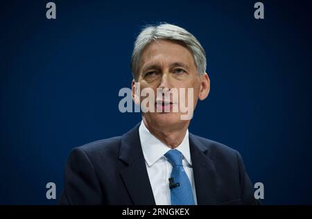 (161003) -- BIRMINGHAM, 3. Oktober 2016 () -- britischer Schatzkanzler Philip Hammond hielt am zweiten Tag der Konservativen Parteikonferenz in Birmingham, England, am 3. Oktober 2016 eine Rede. () BRITANNIEN-BIRMINGHAM-KONSERVATIVE PARTEI KONFERENZTAG ZWEI Xinhua PUBLICATIONxNOTxINxCHN Birmingham OCT 3 2016 britischer Schatzkanzler Philip Hammond hielt eine Rede AM zweiten Tag der Konservativen Partei Konferenz in Birmingham England AM 3. Oktober 2016 Britannien Birmingham Conservative Party Conference Day zwei XINHUA PUBLICATIONxNOTxINxCHN Stockfoto