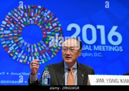 (161006) -- NEW YORK, 6. Oktober 2016 -- Jim Yong Kim, Präsident der Weltbankgruppe, spricht auf einer Pressekonferenz über die kommenden Jahrestagungen 2016 des Internationalen Währungsfonds (IWF) und der Weltbankgruppe in Washington D.C., USA, 30. September 2016. Die Jahrestagungen des IWF und der Weltbank sind vom 7. Bis 9. Oktober vorgesehen. ) US-NEW YORK-WB-IMF-MEETINGS-PRESS CONFERENCE YinxBogu PUBLICATIONxNOTxINxCHN New York OKT 6 2016 Jim Yong Kim Präsident der Weltbank-Gruppe spricht AUF einer Pressekonferenz ÜBER DIE kommenden Jahrestagungen des Internationalen Währungsfonds IWF und der Weltbank 2016 Stockfoto