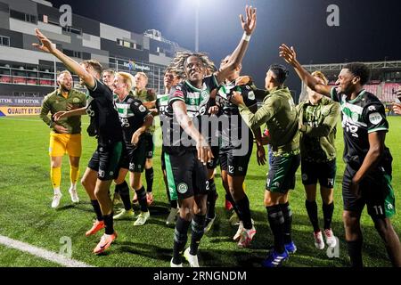 OSS, NIEDERLANDE - 1. SEPTEMBER: Michael Verrips vom FC Groningen, Marco Rente vom FC Groningen, Radinio Balker vom FC Groningen, Marvin Peersman vom FC Groningen, Isak Dybvik Maatta vom FC Groningen, Luciano Valente vom FC Groningen, Johan Hove vom FC Groningen, Leandro Bacuna vom FC Groningen, Paulos Abraham vom FC Groningen, Kevin van Veen vom FC Groningen, Romano Postema vom FC Groningen, Dirk Jan Baron vom FC Groningen, Thijmen Blokzijl vom FC Groningen, Noam Fritz Emeran vom FC Groningen, Daleho Irandust vom FC Groningen, Hidde Jurjus vom FC Groningen, Nordin Musampa vom FC Groningen, Joey Pelupessy vom FC Stockfoto