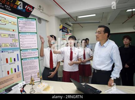 (161011) -- MACAO, 11. Oktober 2016 -- der chinesische Premier Li Keqiang (1. Front R) besucht die Keang Peng School in der Sonderverwaltungsregion Macau, Südchina, 11. Oktober 2016. Premier Li machte am Dienstagnachmittag eine Inspektionstour in Macau. ) (Ry) CHINA-MACAO-PREMIER-INSPEKTIONSTOUR (CN) JuxPeng PUBLICATIONxNOTxINxCHN MACAO OCT 11 2016 Chinesischer Premier links Keqiang 1. R Front Visits Peng School in Macao Special Administrative Region Südchina OCT 11 2016 Premier links gemacht zur Inspektionstour in Macao Dienstag Mittag Ry China Macao Premier Inspection Tour NOCN JuxATIOg PUxBLINN Stockfoto