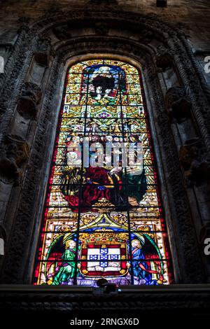 Belem Lissabon // BELEM, Lissabon, Portugal – das Mosteiro dos Jeronimos (Kloster Jeronimos), ein prominentes architektonisches Wunder in Belem, steht als ikonische Darstellung des Manuelinstils. Dieses UNESCO-Weltkulturerbe mit seinen kunstvollen Details und seiner historischen Bedeutung untermauert Portugals Erbe des Zeitalters der Erkundung. Stockfoto