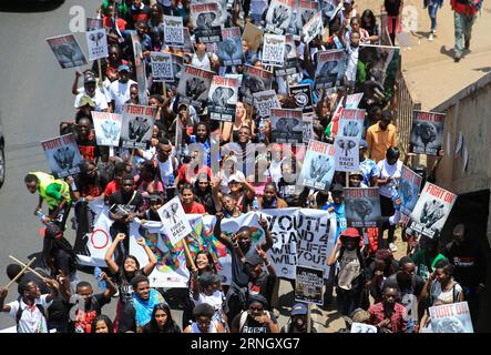 (161015) -- NAIROBI, 15. Oktober 2016 -- kenianische Bewohner nehmen am Global March for Elephants, Rhinos and Lions in Nairobi, Hauptstadt von Kenia, am 15. Oktober 2016 Teil. Etwa 2.000 Menschen nahmen am Global March Teil, um Unterstützung für den Schutz von Elefanten, Nashörnern und Löwen zu mobilisieren, die am Samstag in Nairobi ernsten Bedrohungen wie Wilderei und Erschöpfung ihrer Lebensräume ausgesetzt sind. ) (zy) KENYA-NAIROBI-MARCH-WILDLIFE CONSERVATION PanxSiwei PUBLICATIONxNOTxINxCHN 161015 Nairobi OCT 15 2016 kenianische Bewohner nehmen an der Global March for Elephants Rhinos and Lions in Nairobi Capital of Kenya OCT Teil Stockfoto