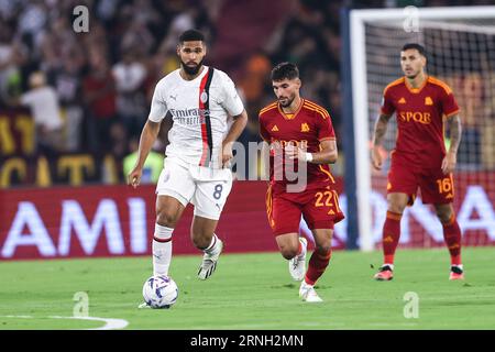 Mailands englischer Mittelfeldspieler Ruben Loftus Cheek kontrolliert den Ball während des Fußballspiels der Serie A zwischen AS Roma und AC Mailand. Stockfoto