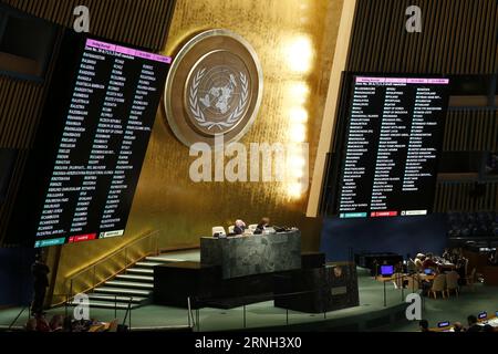 Themen der Woche Bilder des Tages UN-Abstimmung zu Kuba-Embargo (161026) -- UNITED NATIONS, Oct. 26, 2016 -- das Abstimmungsergebnis wird als angenommen, da die Generalversammlung der Vereinten Nationen eine Resolution verabschiedete, die ein Ende des US-Embargos gegen Kuba forderte, und die Vereinigten Staaten sich zum ersten Mal seit 25 Jahren im UN-Hauptquartier in New York am 26. Oktober 2016 der Stimme enthielten.) UN-GENERALVERSAMMLUNG-KUBA-EMBARGO LixMuzi PUBLICATIONxNOTxINxCHN Themen die Bilder der Woche der Tag der UN-Abstimmung über Kuba Embargo die Vereinten Nationen OKT 26 2016 Abstimmungsergebnis IST Seen, als die Generalversammlung der Vereinten Nationen eine Resolution verabschiedete, in der sie zur Beendigung der USA aufforderte Stockfoto