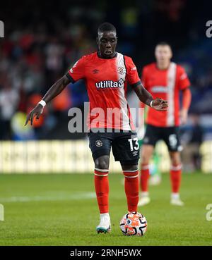 Luton Town's wunderbarer Nakamba während des Premier League Spiels in der Kenilworth Road, Luton. Bilddatum: Freitag, 1. September 2023. Stockfoto