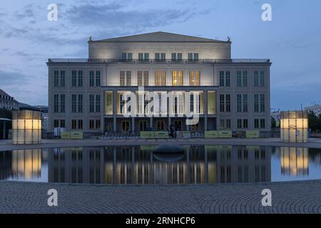 Nahaufnahme des Opernhauses am Augustusplatz in Leipzig Stockfoto