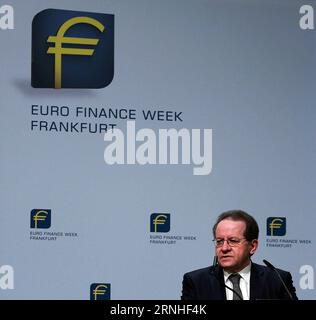 (161115) -- FRANKFURT, 15. November 2016 -- Vitor Constancio, Vizepräsident der Europäischen Zentralbank (EZB), spricht auf der Eröffnungskonferenz der 19. Euro Finance Week am 14. November 2016 in Frankfurt. ) (yy) DEUTSCHLAND-FRANKFURT-EURO-FINANZWOCHE-ENTHÜLLUNG luoxhuanhuan PUBLICATIONxNOTxINxCHN Frankfurt 15. November 2016 VITOR CONSTANCIO der Vizepräsident der Europäischen Zentralbank EZB spricht AUF der Eröffnungskonferenz der 19. Euro-Finanzwoche in Frankfurt Deutschland AM 14. November 2016 Yy Deutschland Frankfurt Euro Finance Week enthüllte LuoxHuanhuan PUBLxNIOxNN Stockfoto