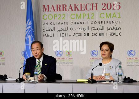 Bilder des Tages Klimagipfel in Marrakesch (161115) -- MARRAKESCH, 15. November 2016 -- UN-Generalsekretär Ban Ki-moon (L) spricht während einer Pressekonferenz in Marrakesch, Marokko, am 15. November 2016. Das gemeinsame hochrangige Segment der 22. Konferenz der Vertragsparteien des Rahmenübereinkommens der Vereinten Nationen über Klimaänderungen (COP22) und der 12. Konferenz der Vertragsparteien des Kyoto-Protokolls (CMP12) wird hier am Dienstag eröffnet. ) (Djj) MAROKKO-MARRAKESCH-COP22-UNFCCC ZhaoxDingzhe PUBLICATIONxNOTxINxCHN stellt den Tag des Klimagipfels in Marrakesch Marrakesch dar 15. November 2016 Generalsekretär G der Vereinten Nationen Stockfoto