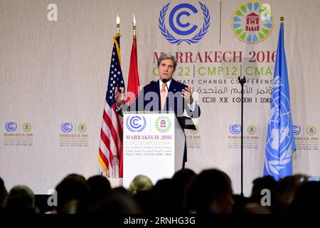 Klimagipfel in Marrakesch - Rede von John Kerry (161117) -- MARRAKESCH, 16. November 2016 -- US-Außenminister John Kerry hält eine Rede auf der 22. Tagung der Konferenz der Vertragsparteien des Rahmenübereinkommens der Vereinten Nationen über Klimaänderungen (COP22) in Marrakesch, Marokko, am 16. November 2016. John Kerry warnte hier am Mittwoch, dass ein Fehlschlag bei der Bekämpfung des Klimawandels ein moralisches Versagen, ein Verrat an verheerenden Folgen wäre. ) (gj) MAROKKO-MARRAKESCH-COP 22-US-JOHN KERRY ZhaoxDingzhe PUBLICATIONxNOTxINxCHN Klimagipfel in Marrakesch Rede von John Kerry Marrakec Stockfoto