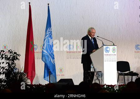 COP22 Klimakonferenz in Marrakesch (161117) -- MARRAKESCH, 17. November 2016 -- Aziz Mekouar, Botschafter bei multilateralen Verhandlungen der COP22, liest eine Erklärung auf der abschließenden Plenartagung der Weltklimakonferenz der Vereinten Nationen in Marrakesch, Marokko, am 17. November 2016 vor. Auf der Klimakonferenz der Vereinten Nationen in Marrakesch am Donnerstag wurde eine Proklamation verabschiedet, in der ein Höchstmaß an politischem Engagement und Solidarität im Kampf gegen den Klimawandel gefordert wird, angesichts der Befürchtungen, dass die nächste US-Regierung die US-Politik in dieser Hinsicht ändern könnte. ) MAROKKO-MARRAKESCH-KLIMAKONFERENZ-PROKLAMATION Z Stockfoto