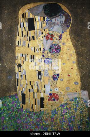 Wien, Österreich - 25.08.2023: Gustav Klimt malte den Kuss in der Österreichischen Galerie Belvedere Stockfoto