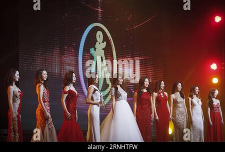 (161209) -- VANCOUVER, 8. Dezember 2016 -- Teilnehmer posieren auf der Bühne während des Miss Chinese Vancouver Pageant in Vancouver, Kanada, 8. Dezember 2016. Die 22-jährige Kandidatin Maria Rincon wurde 2016 zur Siegerin der Miss Chinese Vancouver gekrönt. (Sxk) CANADA-VANCOUVER-2016 MISS CHINESE VANCOUVER PAGEANT LiangxSen PUBLICATIONxNOTxINxCHN Vancouver DEC 8 2016 Teilnehmer posieren AUF DER Bühne während des Miss Chinese Vancouver Pageant in Vancouver Kanada DEC 8 2016 22 Jahre alte Teilnehmerin Mary Rincon, gekrönt als Gewinnerin für 2016 Miss Chinese Vancouver Sxk Canada Vancouver 2016 Miss Chinese Vancouver Pageant Lia Stockfoto