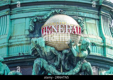Wien, Österreich - August 2023 Generali-Gebäude, dekoriert mit Skulpturen, am Albertinaplatz, im historischen Stadtzentrum. Stockfoto