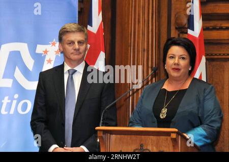 Neuseeland: Bill English ist neuer Regierungschef Neuseelands neuer Premierminister Bill English (L) und die neue stellvertretende Premierministerin Paula Bennett nehmen am 12. Dezember 2016 an einer Pressekonferenz im Parlament in Wellington Teil. Die neuseeländische Mitte-Rechts-Nationalpartei bestätigte am Montag, dass Bill English den scheidenden Premierminister John Key ersetzt und die neue stellvertretende Premierministerin Paula Bennett sein wird. (yy) NEW ZEALAND-WELLINGTON-PM SuxLiang PUBLICATIONxNOTxINxCHN New Zealand Bill English ist später Regierungschef der neuseeländischen Premierminister Bill English l und neuer stellvertretender Premierminister Min Stockfoto