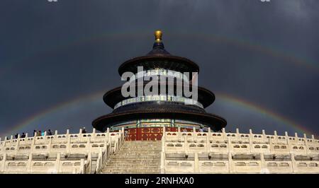 (161216) -- PEKING, 16. Dezember 2016 -- Ein doppelter Regenbogen erhellt den Himmel über dem Himmelstempel in Peking, Hauptstadt Chinas, 27. August 2016. ) (Zyd) CHINA-BUNTE AUFNAHMEN 2016 (CN) XixBobo PUBLICATIONxNOTxINxCHN Peking DEZ 16 2016 ein doppelter Regenbogen erhellt den Himmel über dem Himmelstempel in Peking Hauptstadt Chinas Aug 27 2016 ZYD China Bunte Aufnahmen 2016 CN PUBLICATIONxNOTxINxCHN Stockfoto