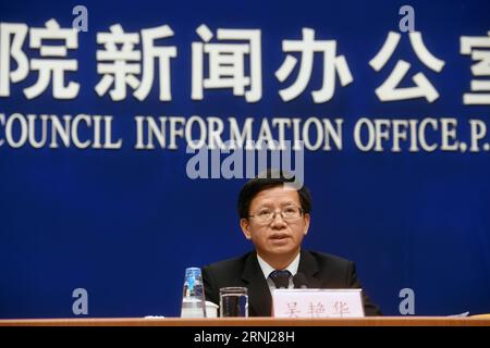 (161227) -- PEKING, 27. Dezember 2016 -- Wu Yanhua, stellvertretender Administrator der China National Space Administration, spricht über eine Pressekonferenz, die vom Informationsbüro des Staatsrats in Peking, der Hauptstadt Chinas, am 27. Dezember 2016 abgehalten wurde. China hat am Dienstag ein Weißbuch über seine Raumfahrtaktivitäten im Jahr 2016 und die wichtigsten Aufgaben für die nächsten fünf Jahre veröffentlicht. Das Weißbuch mit dem Titel China's Space Activities in 2016 wurde vom Informationsbüro des Staatsrats herausgegeben. ) (Ry) CHINA-BEIJING-WHITE PAPER-SPACE ACTIVITIES (CN) JinxLiangkuai PUBLICATIONxNOTxINxCHN Beijing DEC 27 2016 Wu Yanhua Stellvertretender Administrator von China Stockfoto