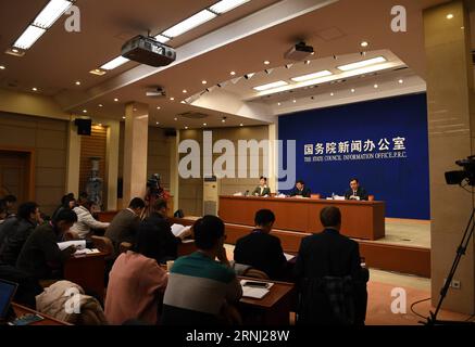 (161227) -- PEKING, 27. Dezember 2016 -- Eine Pressekonferenz wird vom Informationsbüro des Staatsrats in Peking, der Hauptstadt Chinas, am 27. Dezember 2016 abgehalten. China hat am Dienstag ein Weißbuch über seine Raumfahrtaktivitäten im Jahr 2016 und die wichtigsten Aufgaben für die nächsten fünf Jahre veröffentlicht. Das Weißbuch mit dem Titel China's Space Activities in 2016 wurde vom Informationsbüro des Staatsrats herausgegeben. ) (Ry) CHINA-BEIJING-WHITE PAPER-SPACE ACTIVITIES (CN) JinxLiangkuai PUBLICATIONxNOTxINxCHN Beijing DEC 27 2016 eine Pressekonferenz IST Held vom Informationsbüro des Staatsrats in Peking Hauptstadt Chinas DEC 27 2016 China ON Stockfoto