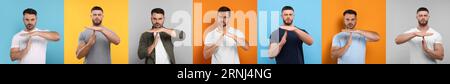 Männer zeigen eine Zeitüberschreitungsgeste auf unterschiedlichen Farbhintergründen. Collage mit Fotos Stockfoto