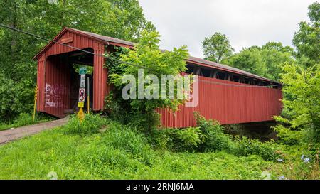 Brücke # 35-05-02, die Kidwell Covered Bridge, in der Township von Dover, Athens County, Ohio zwischen den nahegelegenen Weilern Truetown und Redtown, wurde gebaut Stockfoto