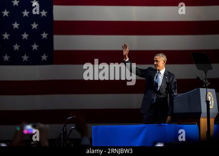 (170115) -- PEKING, 15. Januar 2017 -- US-Präsident Barack Obama winkt vor dem Publikum, bevor er am 10. Januar 2017 seine Abschiedsrede in Chicago, Illinois, USA hielt. ) XINHUA PHOTO WEEKLY CHOICES ShenxTing PUBLICATIONxNOTxINxCHN 170115 Peking 15. Januar 2017 US-Präsident Barack Obama winkt vor dem Publikum, bevor er seine Abschiedsrede in Chicago Illinois Vereinigte Staaten von Amerika AM 10. Januar 2017 abgibt XINHUA Photo Weekly Choices ShenxTing PUBLICATIONxNOTxINxCHN Stockfoto