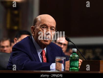 (170118) -- WASHINGTON, 18. Januar 2017 -- Wilbur Ross bezeugt vor dem Senate Commerce Committee in einer Anhörung über seine Ernennung zum Handelsminister am Capitol Hill in Washington D.C., USA, am 18. Januar 2017. Wilbur Ross, der Milliardär-Investor, der vom designierten US-Präsidenten Donald Trump als Handelsminister nominiert wurde, signalisierte, dass der Schwerpunkt des ministeriums auf der Neudefinition der Handelsbeziehungen zu seinen wichtigsten Handelspartnern liegen wird. ) U.S.-WASHINGTON D.C.-WILBUR ROSS-COMMERCE SECRETARY-NOMINATION-HEARING BAOXDANDAN PUBLICATIONXNOTXINXCHN Stockfoto