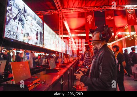 (170124) -- TAIPEI, 24. Januar 2017 -- Besucher erleben Videospiele während der Taipei Game Show 2017 in Taipei, Taiwan im Südosten Chinas, 24. Januar 2017. Taipei Game Show 2017 ist hier am Dienstag geschlossen. ) (LB) CHINA-TAIPEI-GAME SHOW (CN) OuxDongqu PUBLICATIONxNOTxINxCHN Taipei 24. Januar 2017 Besucher erleben Videospiele während der Taipei Game Show 2017 in Taipei Südost China S TAIWAN 24. Januar 2017 Taipei Game Show 2017 hier geschlossen AM Dienstag LB China Taipei Game Show CN OuxDongqu PUBLICATIOxCHINxXTXTXN Stockfoto