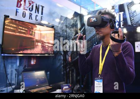 (170124) -- TAIPEI, 24. Januar 2017 -- Besucher erleben VR-Spiele während der Taipei Game Show 2017 in Taipei, Taiwan im Südosten Chinas, 24. Januar 2017. Taipei Game Show 2017 ist hier am Dienstag geschlossen. ) (LB) CHINA-TAIPEI-GAME SHOW (CN) OuxDongqu PUBLICATIONxNOTxINxCHN Taipei 24. Januar 2017 Besucher erleben VR-Spiele während der Taipei Game Show 2017 in Taipei Südost China S TAIWAN 24. Januar 2017 Taipei Game Show 2017 hier geschlossen AM Dienstag LB China Taipei Game Show CN OuxDongqu PUBLATIOxCHINxXTXTXN Stockfoto