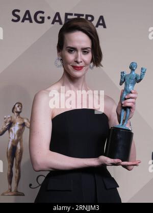 Sarah Paulson, Gewinnerin der herausragenden Performance von A Female Actor in A Miniseries or Television Movie for the People v. O.J. Simpson: American Crime Story , posiert im Pressesaal während der 23. jährlichen Screen Actors Guild Awards in Los Angeles, Kalifornien, USA, am 29. Januar 2017. ) (zw) die US-amerikanische FILMSCHAUSPIELER-GILDE VERGIBT ZhaoxHanrong PUBLICATIONxNOTxINxCHN Sarah Paulson Gewinnerin der herausragenden Performance einer weiblichen Schauspielerin in einer Mini-Serie oder einem Fernsehfilm für die Prominenten V O J Simpson American Crime Story Posen im Pressesaal während des 23. Jahres Stockfoto