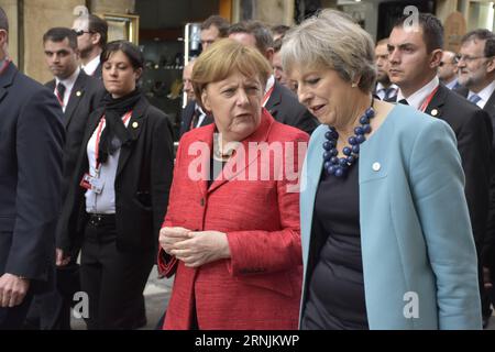 EU-Gipfel in Malta (170203) -- VALLETTA, 3. Februar 2017 -- Bundeskanzlerin Angela Merkel (2. R) und britische Premierministerin Theresa May (1. R) sprechen nach der ersten Diskussionsrunde zum informellen EU-Gipfel in Valletta, Malta, 3. Februar 2017 miteinander. ) MALTA-VALLETTA-EU-GIPFEL MarkxZammitxCordina PUBLICATIONxNOTxINxCHN EU-Gipfel in Malta Valletta 3. Februar 2017 Bundeskanzlerin Angela Merkel 2. R und britische Premierministerin Theresa 1. Mai r sprechen nach der ersten Diskussionsrunde des informellen EU-Gipfels in Valletta Malta 3. Februar 2017 Malta Valletta EU miteinander Summit PUB Stockfoto