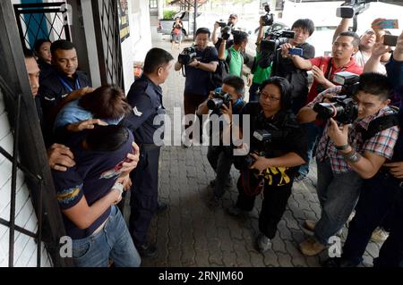 (170204) -- KOTA KINABALU, 4. Februar 2017 -- Eigentümer und Kapitän des unglücklichen malaysischen Katamarans, der 28 Touristen aus China brachte und letzte Woche vor Sabah in den Gewässern gekentert ist, werden von den Medien in Kota Kinabalu, Malaysia, am 4. Februar 2017 erschossen. Sharezza Sslian bin Salian, der 25-jährige Kapitän, wurde am Samstag zu sechs Monaten Haft verurteilt, weil er ein überladenes und unsicheres Schiff gelenkt hatte. (yy) MALAYSIA-KOTA KINABALU-SABAH VERSUNKENE BOOT-SKIPPER-SATZ ChongxVoonxChung PUBLICATIONxNOTxINxCHN Kota Kinabalu Feb 4 2017 Eigentümer und Kapitän des unglückseligen malaysischen Katamarans, der 28 Touristen transportierte Stockfoto