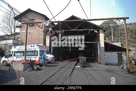 (170214) -- LIANYUAN, 14. Februar 2017 -- der Eingang der Kohlengrube Zubao, in der eine Explosion stattfand, ist in der Stadt Lianyuan, Provinz Hunan in Zentralchina, 14. Februar 2017 zu sehen. Mindestens acht Menschen wurden nach dem Anschlag auf die Kohlengrube um 1:37 Uhr tot bestätigt, sagten die örtlichen Behörden am Dienstag. ) (zhs) CHINA-HUNAN-COAL MINE-BLAST (CN) LixGa PUBLICATIONxNOTxINxCHN 170214 Lian Yuan 14. Februar 2017 der Eingang der Kohlemine, in der eine Explosion stattfand, IST Seen in der Stadt Lian Yuan IN Zentralchina S Hunan Provinz 14. Februar 2017 mindestens acht PROMINENTE wurden nach dem Schlag der KOHLEMINE AT tot bestätigt 1 3 Stockfoto