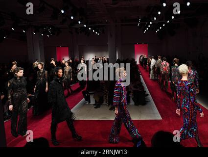 Models präsentieren Kreationen von Naeem Khan während der New York Fashion Week 2017 in New York City, USA, am 14. Februar 2017. ) US-NEW YORK-FASHION WEEK-NAEEM KHAN LixRui PUBLICATIONxNOTxINxCHN Models präsentieren Kreationen von Naeem Khan während der New York Fashion Week 2017 in New York City den Vereinigten Staaten AM 14. Februar 2017 in den USA New York Fashion Week Naeem Khan lixrui PUBLICATIONxNOTxINxCHN Stockfoto