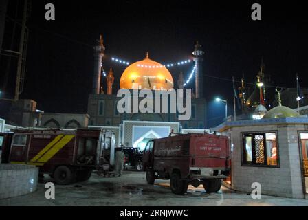 (170216) -- SEHWAN (PAKISTAN), 16. Februar 2017 -- Foto vom 16. Februar 2017 zeigt die Ansicht eines Schreins nach einem Selbstmordanschlag in Sehwan, südpakistanischer Provinz Sindh. Die Zahl der Todesopfer durch einen tödlichen Selbstmordanschlag auf einen Schrein in der Stadt Sehwan in der südpakistanischen Provinz Sindh ist auf 72 gestiegen, sagte die örtliche Polizei. PAKISTAN-SEHWAN-SHRINE-BLAST Stringer PUBLICATIONxNOTxINxCHN 170216 Sehwan Pakistan Feb 16 2017 Foto aufgenommen AM 16. Februar 2017 zeigt die Ansicht eines Schreins nach einem Selbstmordanschlag in Sehwan Town Südpakistans Provinz S Sindh die Todesrate eines tödlichen Selbstmordschlags AN einer Shr Stockfoto