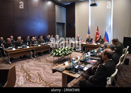 (170307) -- ANTALYA, 7. März 2017 () -- türkischer Generalstabschef General Hulusi Akar (hinten, C), US-Generalstabschef General Joseph Dunford (hinten, L) und russischer Generalstabschef General Valery Gerasimov (hinten, R) Gespräche über regionale Sicherheitsfragen mit Syrien und dem Irak stehen ganz oben auf der Tagesordnung, am 7. März 2017 in Antalya, Türkei. (/Türkische Streitkräfte) (zjy) TÜRKEI-ANTALYA-RUSSLAND-USA-SYRIEN UND IRAK GESPRÄCHE Xinhua PUBLICATIONxNOTxINxCHN Antalya 7. März 2017 türkischer Generalstabschef General Hulusi Akar Rear C US Generalstabschef General General General Joseph Dunford Rear l und russischer Chef o Stockfoto