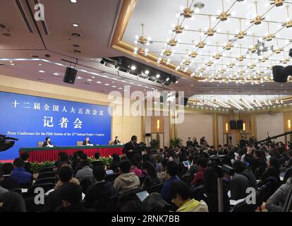 (170310) -- PEKING, 10. März 2017 -- Zhang Mao, Leiter der Staatlichen Verwaltung für Industrie und Handel, beantwortet Fragen auf einer Pressekonferenz zur Vertiefung der Reformen der Verwaltung von Handelsangelegenheiten für die fünfte Sitzung des 12. Nationalen Volkskongresses in Peking, Hauptstadt Chinas, 10. März 2017. ) (ZWEI SITZUNGEN)CHINA-NPC-PRESS CONFERENCE-COMMERCE (CN) ZhaoxYingquan PUBLICATIONxNOTxINxCHN Peking 10. März 2017 Zhang Mao Leiter der staatlichen Industrie- und Handelsverwaltung Antworten auf Fragen auf einer Pressekonferenz ÜBER DIE Vertiefung der Reformen für die Handelsverwaltung für Stockfoto