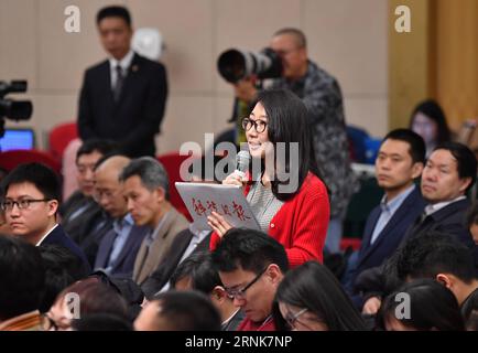 (170311) -- PEKING, 11. März 2017 -- Ein Journalist stellt Fragen auf einer Pressekonferenz des chinesischen Wissenschafts- und Technologieministers Wan Gang und des Generalsekretärs Xu Jianpei über innovationsgetriebene Entwicklung für die fünfte Sitzung des 12. Nationalen Volkskongresses in Peking, Hauptstadt Chinas, 11. März 2017. ) (zhs) (ZWEI SITZUNGEN)CHINA-NPC-PRESSE KONFERENZ-INNOVATION (CN) LixXin PUBLICATIONxNOTxINxCHN Peking 11. März 2017 ein Journalist stellt Fragen AUF einer Pressekonferenz der chinesischen Wissenschafts- und Technologieminister Wan Monitoring und Generalsekretär Xu ÜBER innovationsgetriebene Entwicklung Stockfoto