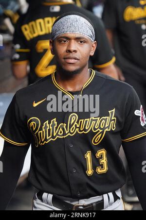 St. Louis, USA. September 2023. Pittsburgh Pirates Ke Bryan Hayes spaziert im Dugout vor einem Spiel gegen die St. Louis Cardinals im Busch Stadium in St. Louis am Freitag, 1. September 2023. Foto von Bill Greenblatt/UPI Credit: UPI/Alamy Live News Stockfoto