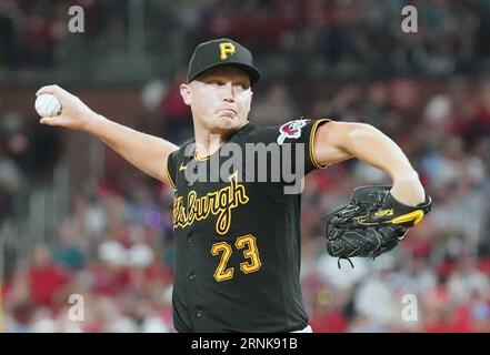St. Louis, USA. September 2023. Pittsburgh Pirates Starting Pitcher Mitch Keller liefert ein Pitch an die St. Louis Cardinals im dritten Inning im Busch Stadium in St. Louis am Freitag, 1. September 2023. Foto von Bill Greenblatt/UPI Credit: UPI/Alamy Live News Stockfoto