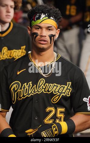 St. Louis, USA. September 2023. Pittsburgh Pirates Endy Rodriguez spaziert im Dugout vor einem Spiel gegen die St. Louis Cardinals im Busch Stadium in St. Louis am Freitag, 1. September 2023. Foto von Bill Greenblatt/UPI Credit: UPI/Alamy Live News Stockfoto