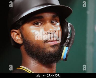 St. Louis, USA. September 2023. Pittsburgh Pirates Liover Peguero wartet im Dugout, um im vierten Inning gegen die St. Louis Cardinals im Busch Stadium in St. Louis am Freitag, 1. September 2023. Foto von Bill Greenblatt/UPI Credit: UPI/Alamy Live News Stockfoto