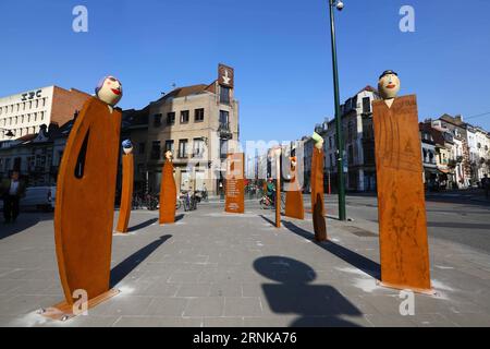 Skulpturen in Brüssel erinnern an die Römischen Verträge (170317) -- BRÜSSEL, 16. März 2017 -- Foto aufgenommen am 16. März 2017 zeigt die Skulpturen europäischer Bürger anlässlich des 60. Jahrestages des Vertrags von Rom in Brüssel, Belgien. Die Römischen Verträge wurden am 25. März 1957 von den Staats- und Regierungschefs Frankreichs, Deutschlands, Italiens, der Niederlande, Belgiens und Luxemburgs unterzeichnet. Der vertrag sah die Gründung der Europäischen Wirtschaftsgemeinschaft (EWG) vor - dem Kern der heutigen Europäischen Union (EU). (Djj) BELGIEN-BRÜSSEL-SKULPTUREN-VERTRAG VON ROM-60 Jahre GongxBing PUBLICATIONxNOTxINxCHN SC Stockfoto