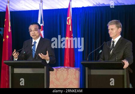 (170327) -- WELLINGTON, 27. März 2017 -- der chinesische Premierminister Li Keqiang (L) und sein neuseeländischer Amtskollege Bill English nehmen an einer gemeinsamen Pressekonferenz nach Gesprächen in Wellington, Neuseeland, 27. März 2017, Teil. ) (Zyd) NEUSEELAND-WELLINGTON-LI KEQIANG-PRESSEKONFERENZ LixTao PUBLICATIONxNOTxINxCHN Wellington März 27 2017 Chinesischer Premier verließ Keqiang l und sein neuseeländischer S Part Bill English nehmen an einer gemeinsamen Pressekonferenz nach Gesprächen in Wellington Neuseeland Teil März 27 2017 ZYD Neuseeland Wellington verließ Keqiang Pressekonferenz LixTao PUBLICATINxCHN Stockfoto