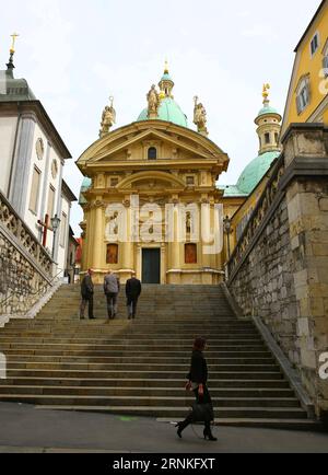 (170330) -- GRAZ, 30. März 2017 -- Foto vom 23. März 2017 zeigt Gebäude in der antiken Stadt Graz in Österreich. Graz ist mit über 270.000 Einwohnern nach Wien die zweitgrößte Stadt Österreichs. 1999 wurde Graz in die UNESCO-Liste des Weltkulturerbes aufgenommen. Die Stadt ist berühmt für ihre Renaissance- und Barockarchitektur sowie für ihre hervorragende städtische Dachgestaltung. ) (wtc) ÖSTERREICH-GRAZ-LANDSCHAFT GongxBing PUBLICATIONxNOTxINxCHN Graz März 30 2017 Foto aufgenommen AM 23. März 2017 zeigt Gebäude in der antiken Stadt Graz in Österreich Graz IST die zweitgrößte Stadt in A Stockfoto