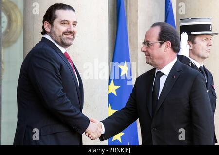 (170403) -- PARIS, 3. April 2017 -- der französische Präsident Francois Hollande (R) schüttelt am 3. April 2017 im Elysee-Palast in Paris mit dem libanesischen Premierminister Saad Hariri die Hand. Der französische Präsident Francois Hollande und der libanesische Premierminister Saad Hariri haben hier am Montag Gespräche über die anhaltende Krise in Syrien geführt, so die diplomatischen Quellen. ) FRANCE-PARIS-LEBANON-PM-VISIT HubertxLechat PUBLICATIONxNOTxINxCHN Paris 3. April 2017 französischer Präsident Hollande reißt AM 3. April 2017 IM Elysee-Palast in Paris mit dem libanesischen Premierminister Saad Hariri die Hand Stockfoto