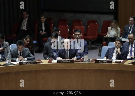 (170405) -- VEREINTEN NATIONEN, 5. April 2017 -- Liu Jieyi (C, Front), Chinas ständiger Vertreter bei den Vereinten Nationen, spricht während einer Sitzung des Sicherheitsrats über die Lage in Darfur im UN-Hauptquartier in New York am 4. April 2017. )(gl) VN-SICHERHEITSRAT-DARFUR-SITZUNG LixMuzi PUBLICATIONxNOTxINxCHN Vereinte Nationen 5. April 2017 Liu Jieyi C Front China S ständiger Vertreter bei den Vereinten Nationen spricht während einer Sitzung des Sicherheitsrats ÜBER die Lage in Darfur am Sitz der Vereinten Nationen in New York 4. April 2017 GL VN-Sicherheitsrat Darfur-Sitzung LiXMuzi PUBLICATIONxNOTxINx Stockfoto