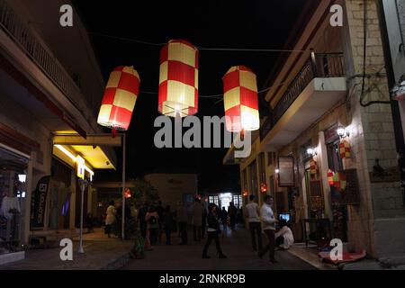 (170416) -- LEONIDION, 16. April 2017 -- Foto aufgenommen am 15. April 2016 zeigt Heißluftballons am Himmel, die Ostern in der Stadt Leonidion auf der Halbinsel Peloponnes in Griechenland feiern. ) (yk) GRIECHENLAND-OSTERFEIER MariosxLolos PUBLICATIONxNOTxINxCHN Leonidio April 16 2017 Foto aufgenommen AM 15 April 2016 zeigt Heißluftballons im Himmel Ostern IN Leonidio Stadt auf der Peloponnesischen Halbinsel in Griechenland YK Griechenland Osterfeier MariosxLolos PUBLICATIONxNOTxINxCHN Stockfoto