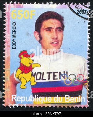 BENIN - UM 2007: Briefmarke von Benin, zeigt Eddy Merckx, Disney Caharacter und Olympic Rings, um 2007 Stockfoto