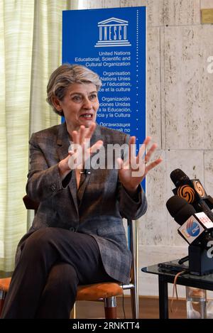 (170419) -- PARIS, 19. April 2017 -- Irina Bokova, Generaldirektorin der Organisation der Vereinten Nationen für Bildung, Wissenschaft und Kultur (UNESCO), wird am 18. April 2017 mit Xinhua in Paris, der Hauptstadt Frankreichs, interviewt. China hat erneut ein starkes Engagement für die Förderung des kulturellen Dialogs und der Vielfalt durch seine Initiative „Gürtel und Straße“ gezeigt, sagte Irina Bokova, Generaldirektorin der Organisation der Vereinten Nationen für Bildung, Wissenschaft und Kultur (UNESCO) hier am Mittwoch. ) Das Foto geht mit dem artikel Interview: UNESCO-Chef lobt Chinas Bemühungen zur Förderung der kulturellen Wählbarkeit Stockfoto